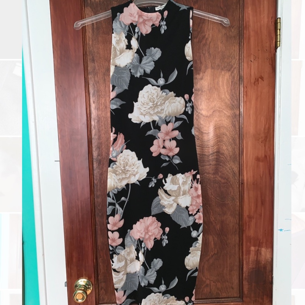 ✨ CHARLOTTE RUSSE black floral dress!